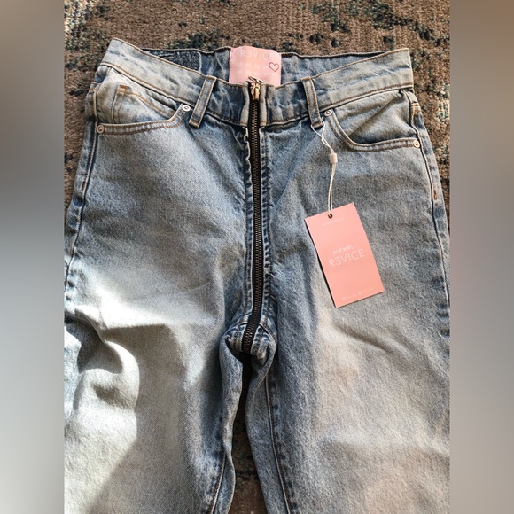 Women’s New Revice Denim Yin Yang Crop Jeans With Tags Size 27 Zip Front To Back - Picture 3 of 6